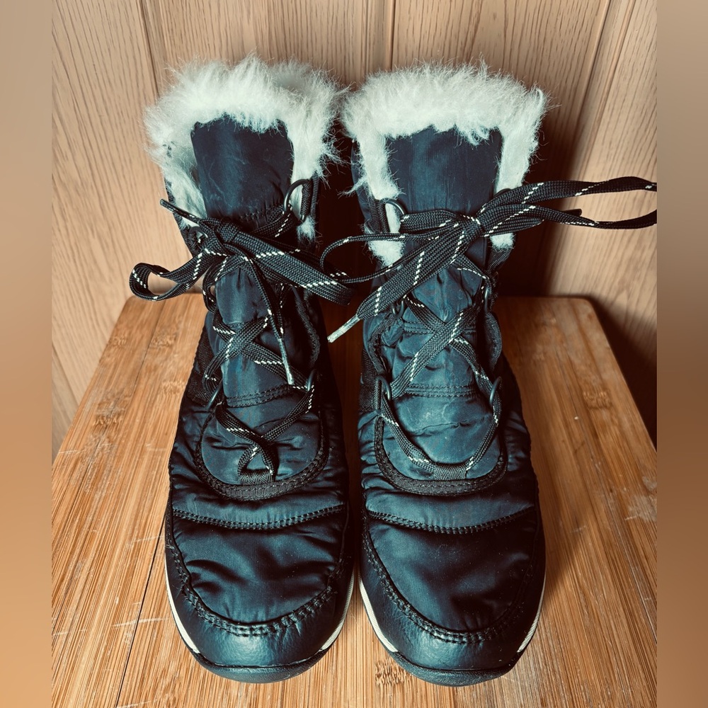 SOREL Women's Whitney Short Lace-up Waterproof Insulated Winter Boots Black 8.5 - Picture 7 of 16
